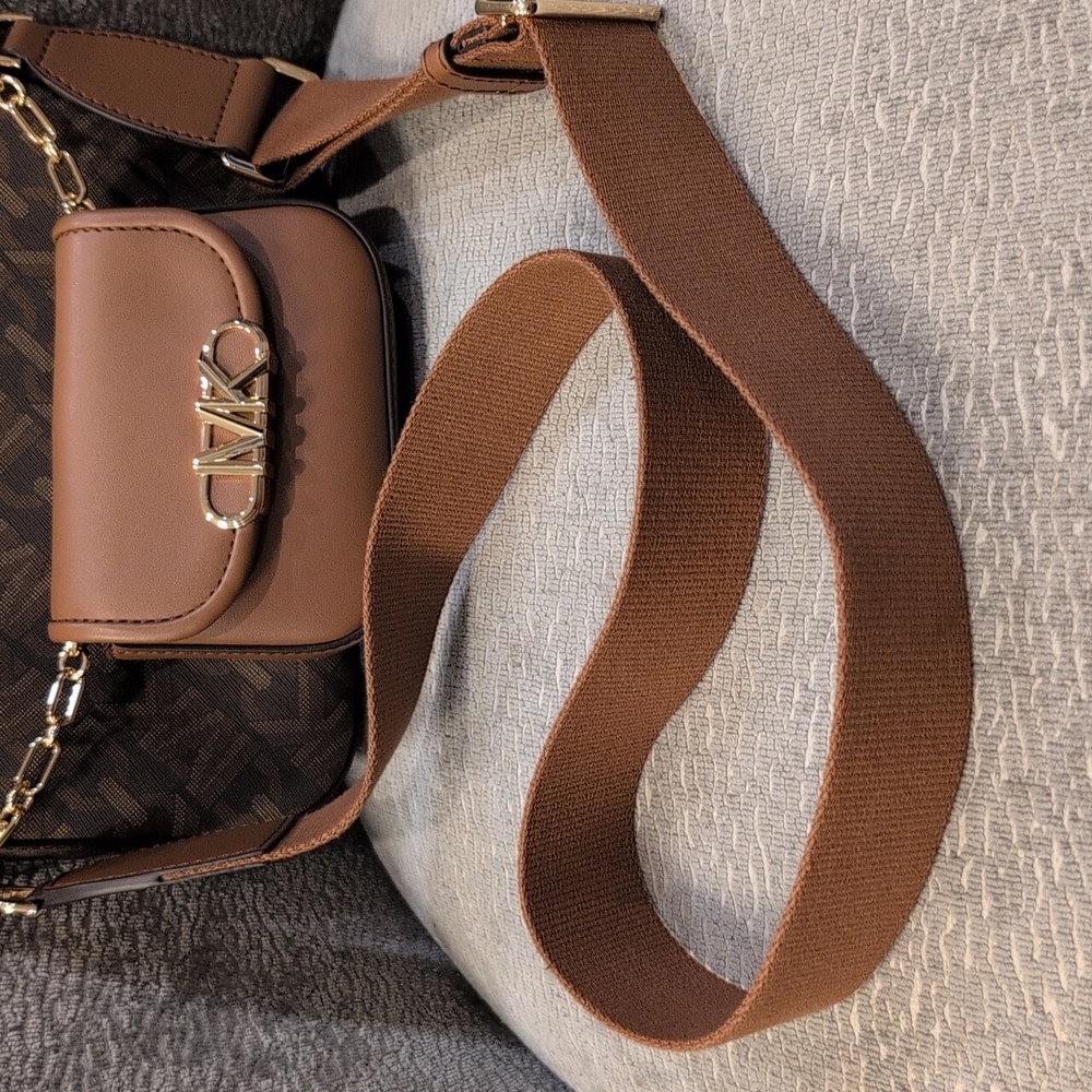 Michael Kors Empire Logo Parker Large Multi-Function Crossbody - Picture 14 of 17